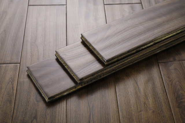 أرضيات خشبية صلبة بلون الجوز من الخشب الصلب الطبيعي أرضيات من الخشب الصلب الداخلي بالكامل