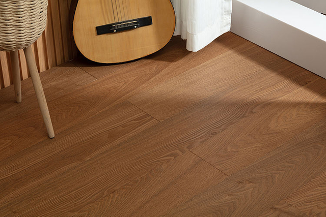 6 ألوان ثلاثية الطبقات من الخشب الصلب للأرضيات الخشبية وسطح الجلد البيئي وطبقة المواد الأساسية وهيكل جديد وأرضيات خشبية هندسية