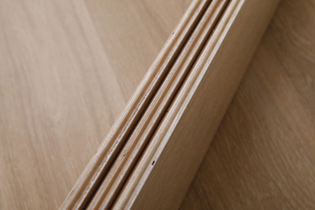 2023 سجلات أرضيات خشبية صلبة جديدة مصممة هندسيًا قشرة بلوط أبيض بطول 1210 مم أرضيات خشبية هندسية متعددة الطبقات من خشب البلوط