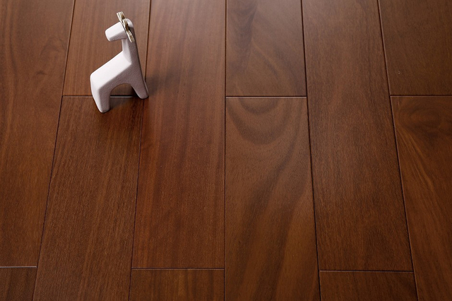 الأرضيات الخشبية الصلبة كومارو من أمريكا الجنوبية لقفل المنزل أو ديكور الأرضيات الداخلية متعدد الأنماط من T&G 