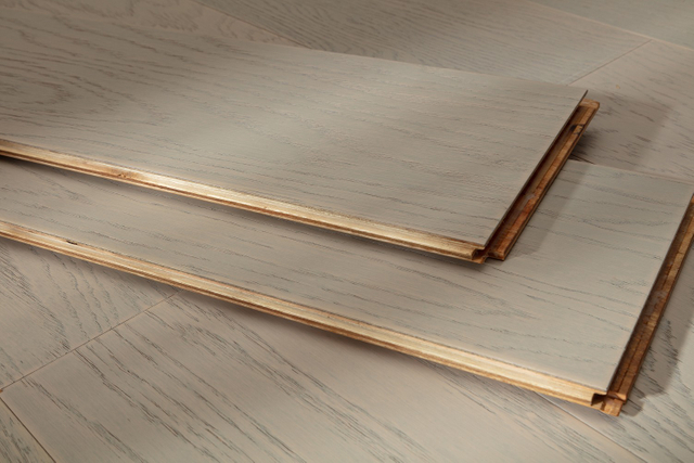 جودة إنتاج جيدة في الصين أرضيات خشبية هندسية متعددة الطبقات من خشب البلوط والجوز وخشب الساج وقشرة الخشب الطبيعي